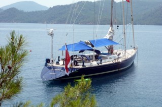 BAIURDO VI - At Anchor